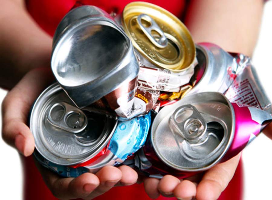 ¿Por qué no es bueno aplastar las latas antes de tirarlas a la basura?. Noticias en tiempo real