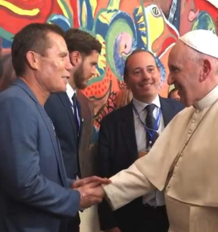 Julio César Chávez y su hijo visitan al papa Francisco. Noticias en tiempo real