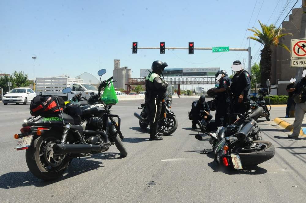 Vehículo particular arrolla a motociclista de la Policía Preventiva de Gómez Palacio. Noticias en tiempo real