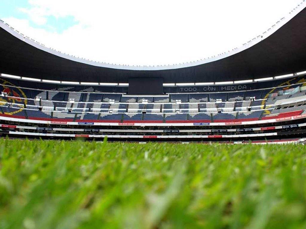 Azteca volverá a cambiar de pasto, según presidente de NFL México. Noticias en tiempo real