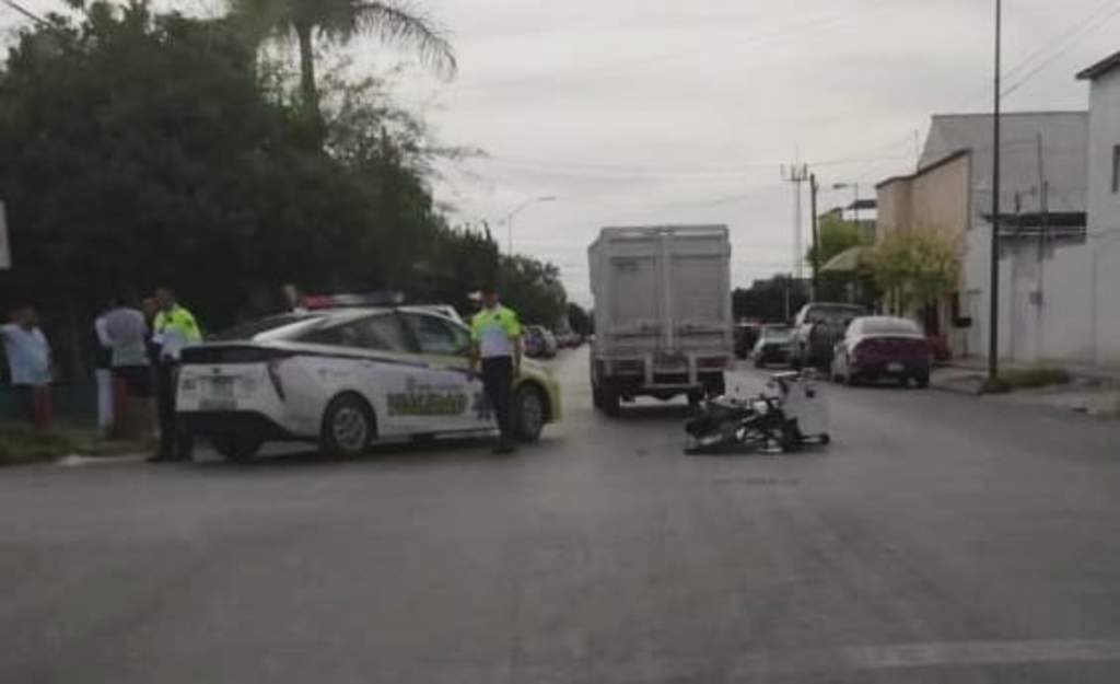 Motociclista choca contra camioneta en Torreón. Noticias en tiempo real