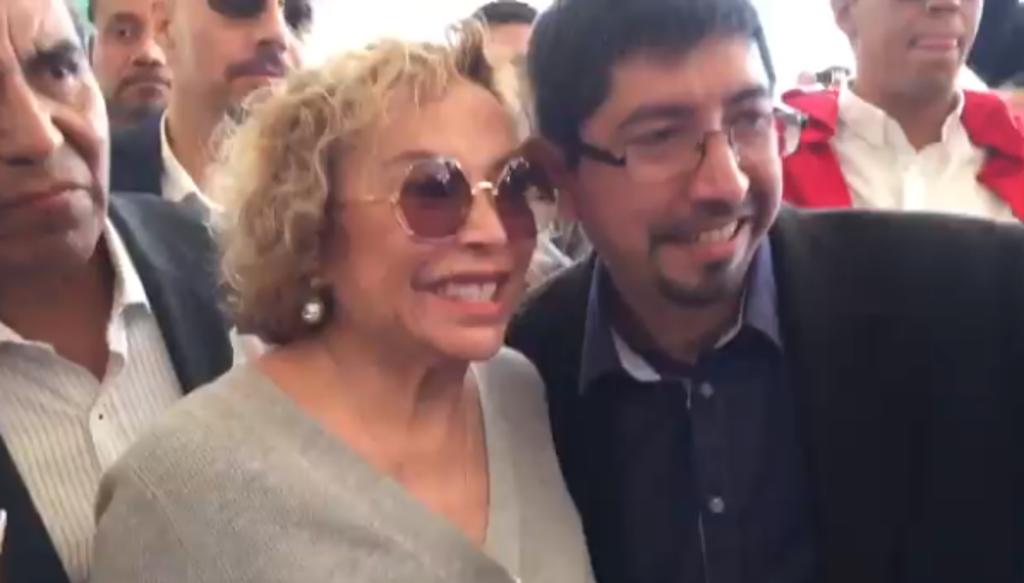 Con gritos de ¡Presidenta!, reciben a Elba Esther en Puebla. Noticias en tiempo real