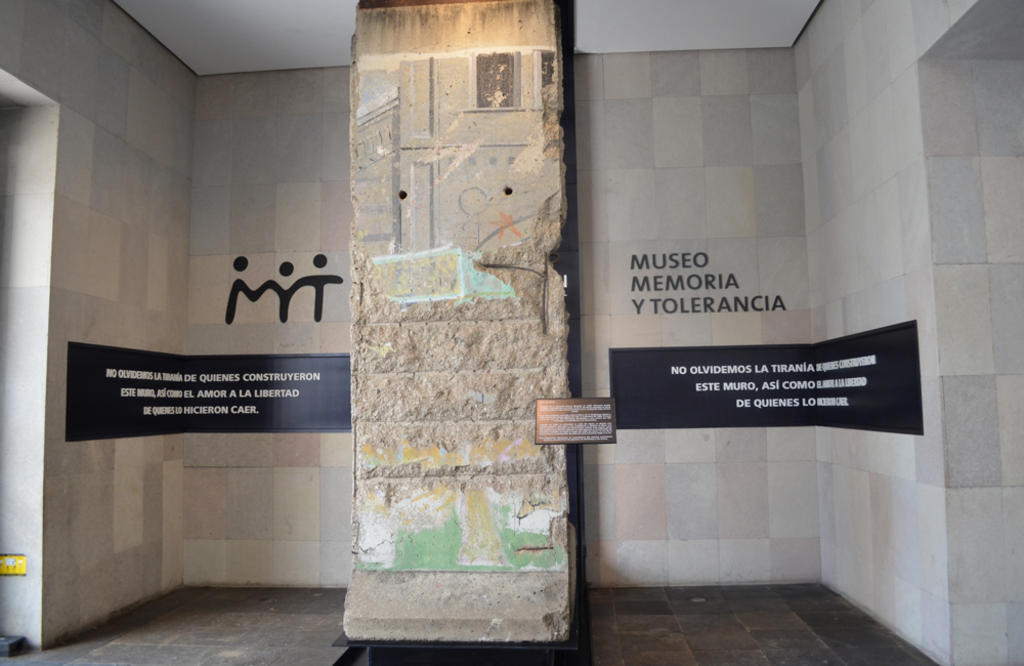 Restauran fragmento del Muro de Berlín que se exhibe en México. Noticias en tiempo real