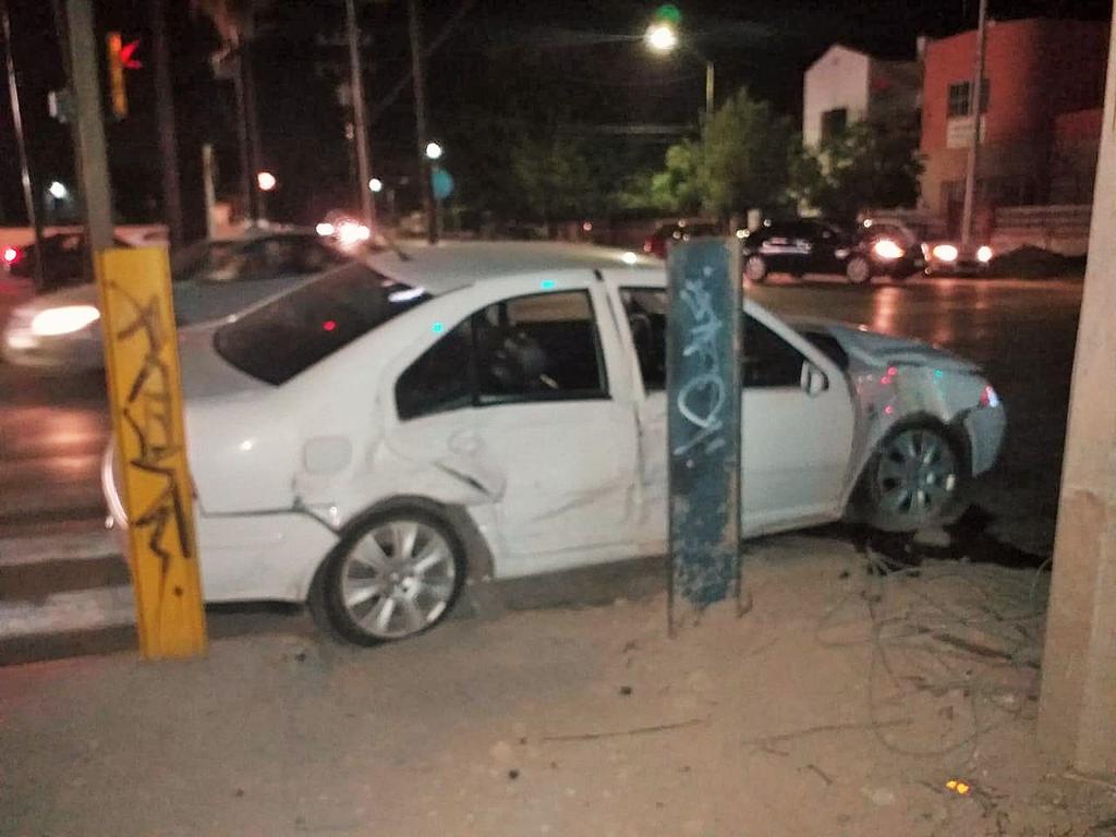 Abandona su vehículo tras causar accidente en Torreón. Noticias en tiempo real