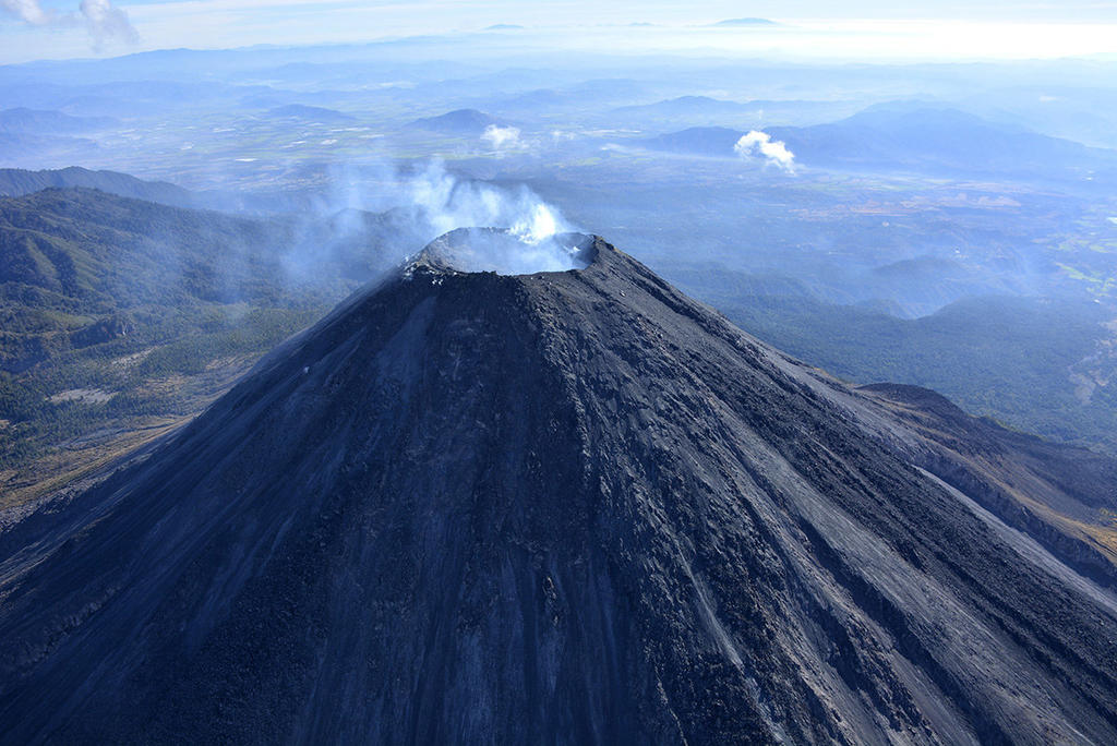 Aumenta actividad interna del Volcán de Colima. Noticias en tiempo real