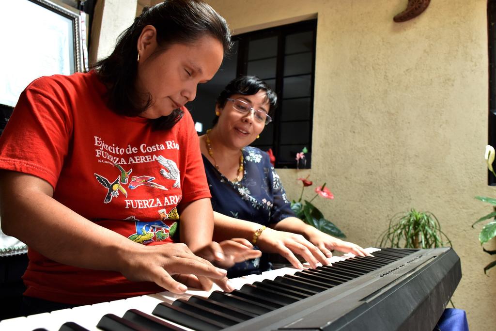 La mexicana con ceguera y síndrome de Down que se convirtió en pianista. Noticias en tiempo real