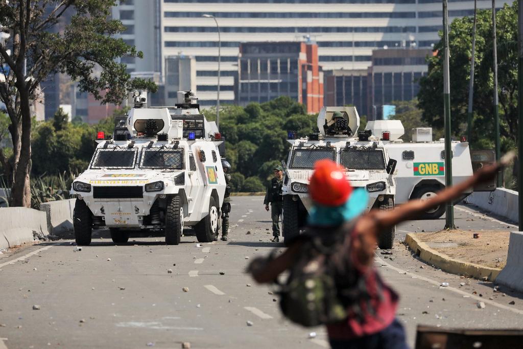 Reportan al menos 69 heridos tras intento de levantamiento en Venezuela. Noticias en tiempo real