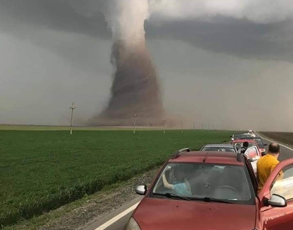 VIRAL: Comparten videos del tornado que azotó a Rumanía. Noticias en tiempo real