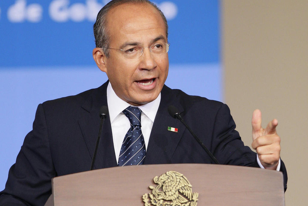 Economía mexicana se está encogiendo, dice Calderón. Noticias en tiempo real