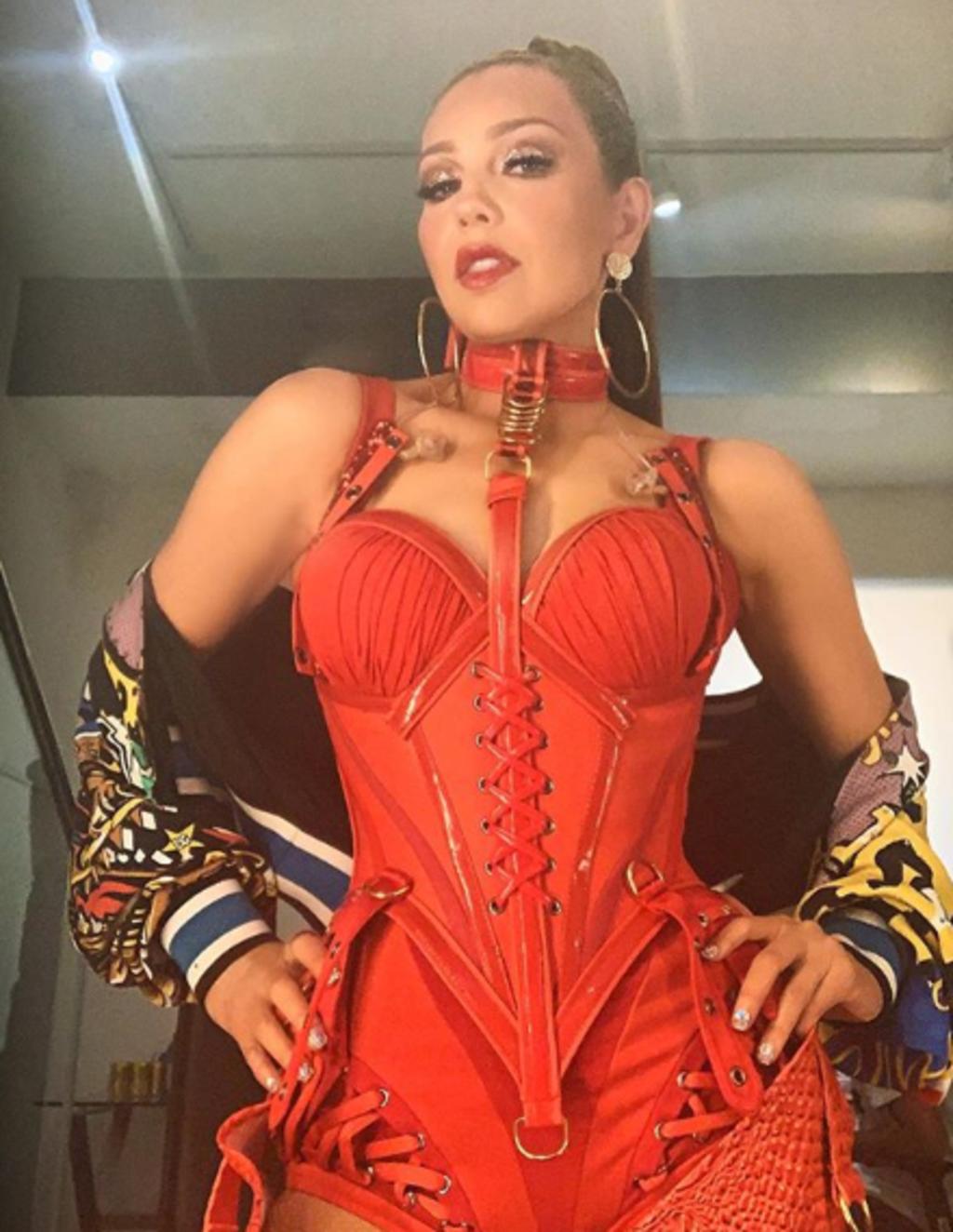 Thalía luce como una dominatrix en Instagram. Noticias en tiempo real