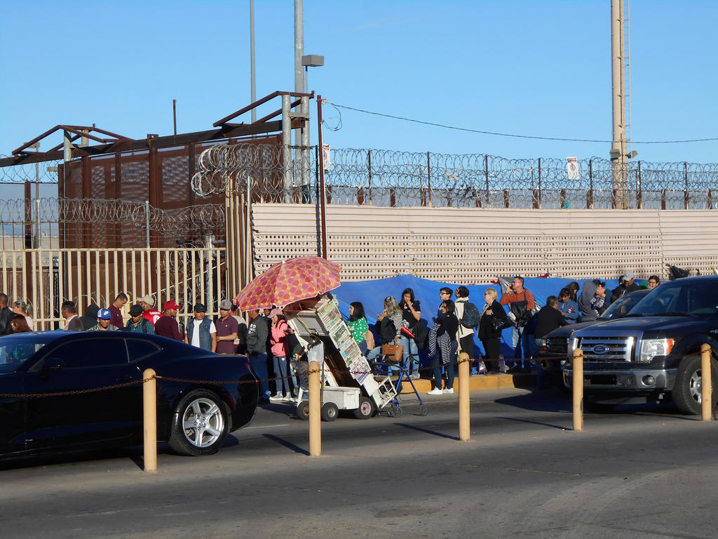 Migrantes colapsan ciudades fronterizas de EUA y son llevados a Colorado. Noticias en tiempo real