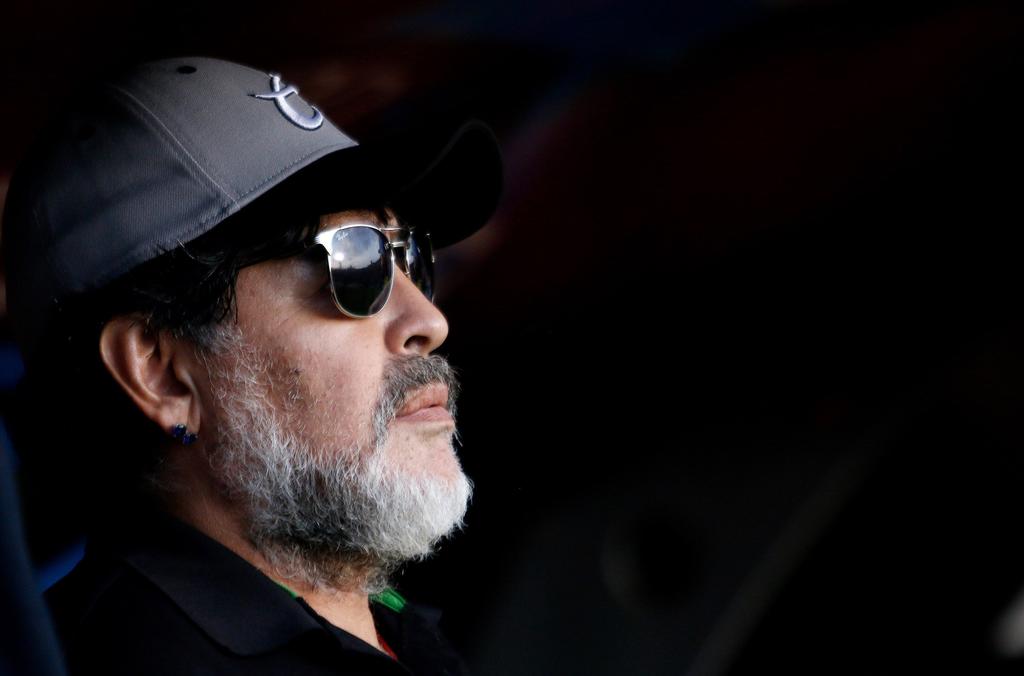 Diego Maradona viaja a Argentina para operarse y sigue en los Dorados. Noticias en tiempo real