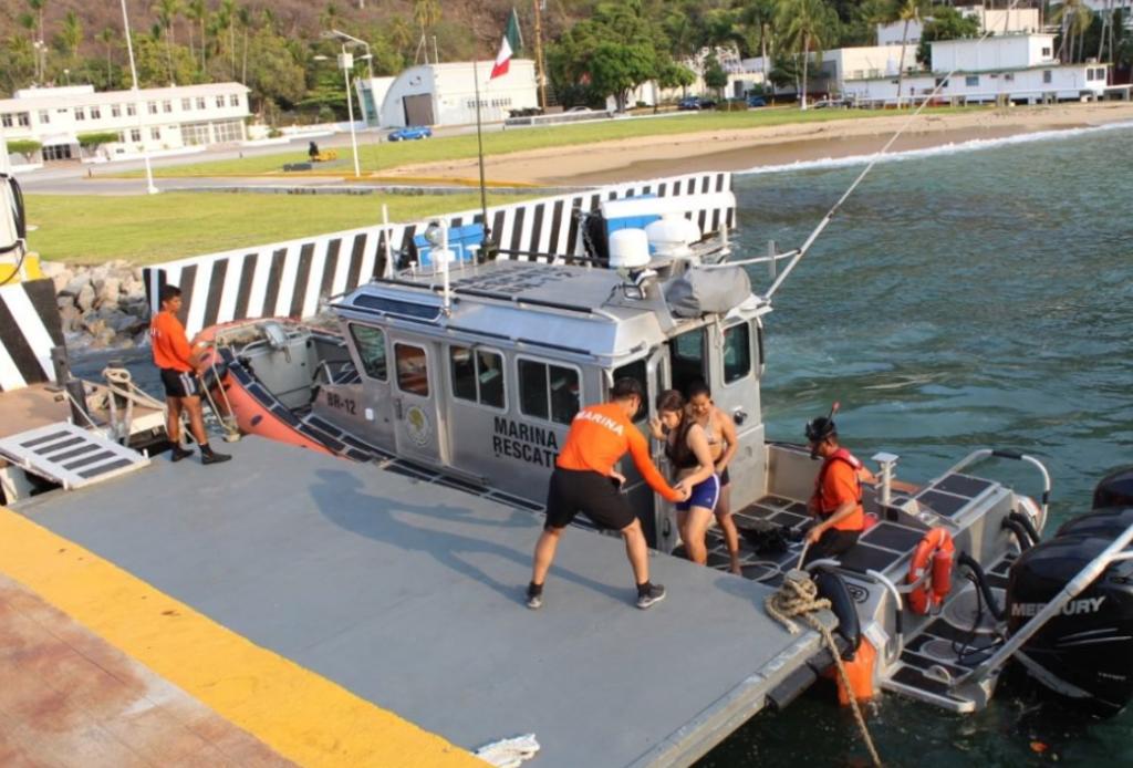 Rescata la Marina a cinco personas en el mar de Acapulco. Noticias en tiempo real