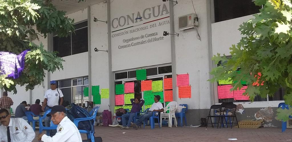 Campesinos aseguran que toma de Conagua será indefinida. Noticias en tiempo real