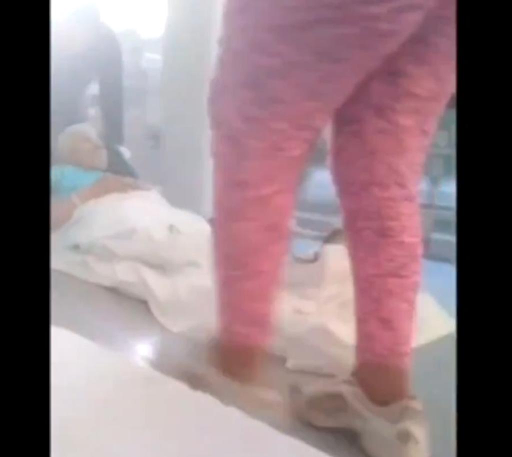 Difunden video de paciente del IMSS ser arrastrado por el piso. Noticias en tiempo real