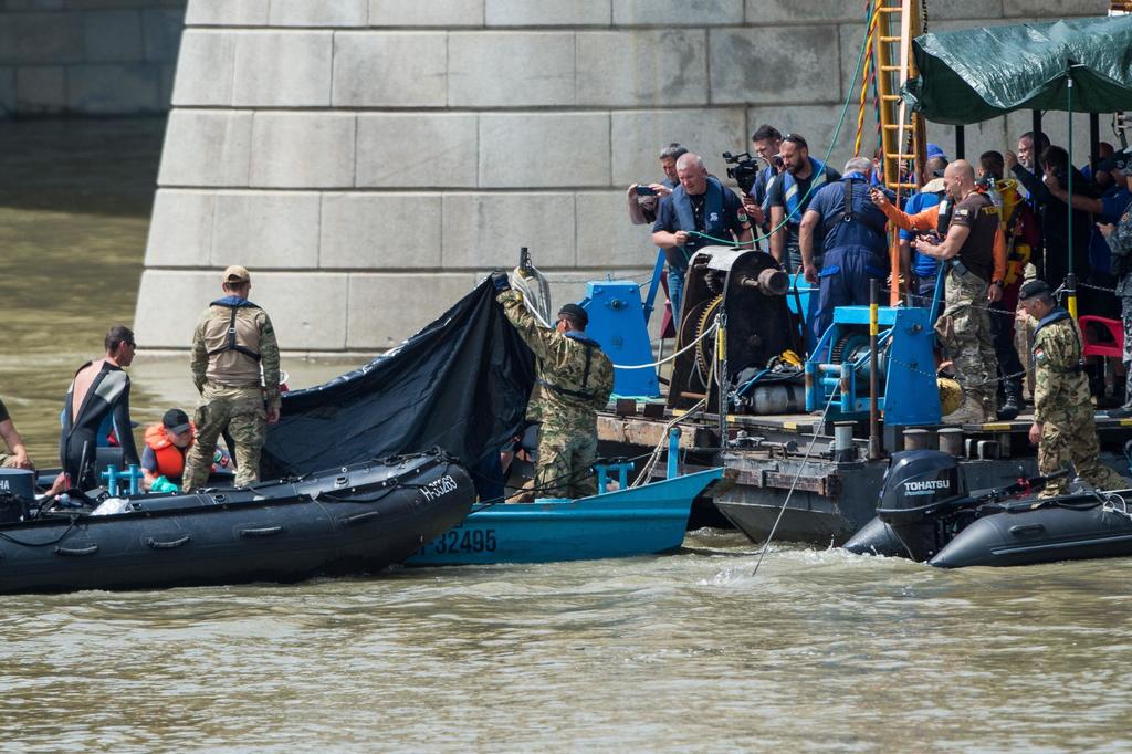 Confirman 11 muertes en naufragio de Hungría. Noticias en tiempo real