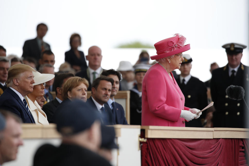 Isabel II y Trump homenajean a veteranos de Normandía. Noticias en tiempo real