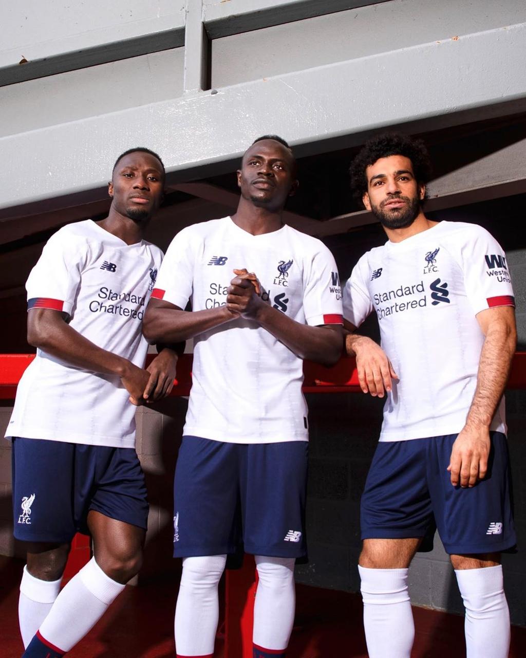 Liverpool presenta su nuevo uniforme de visitante. Noticias en tiempo real
