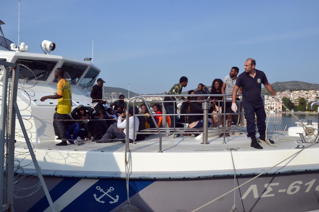 Mueren cinco adultos y dos niñas tras naufragio frente a la isla de Lesbos. Noticias en tiempo real