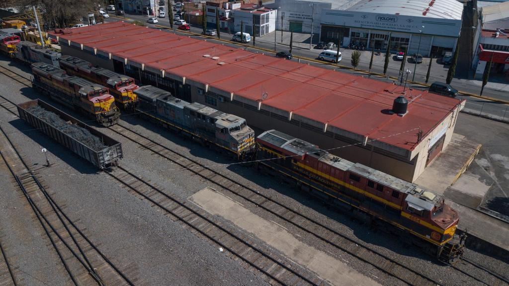 Bloquean vías del tren en Michoacán; demandan pago de becas. Noticias en tiempo real