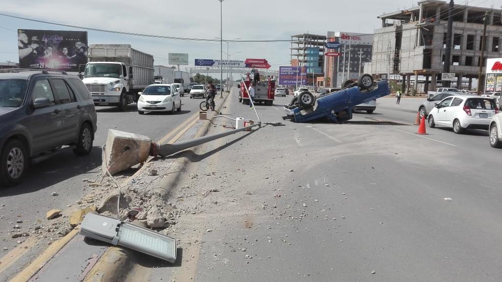 Vuelca camioneta en la carretera Torreón-San Pedro. Noticias en tiempo real