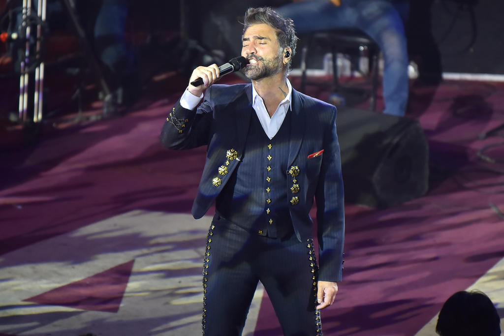 El Potrillo canta con el corazón en Gómez Palacio. Noticias en tiempo real