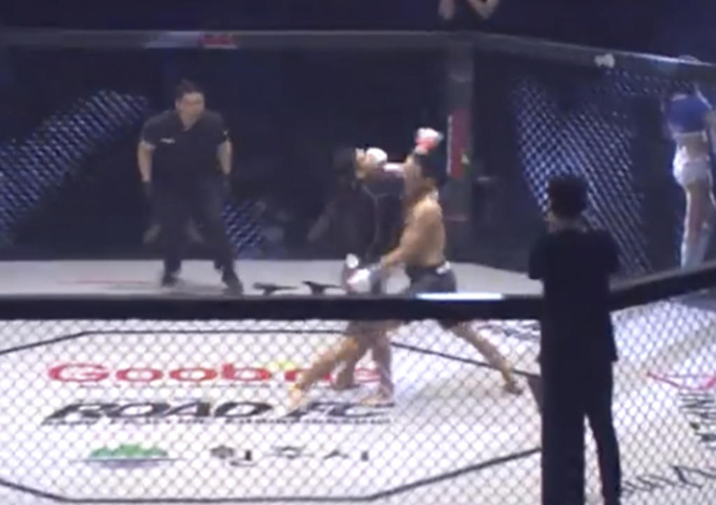 VIDEO: Luchador noquea a su oponente en 5 segundos. Noticias en tiempo real