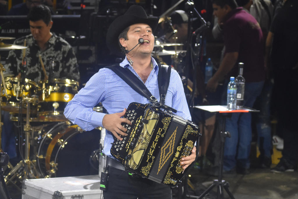remmy valenzuela le cantar a sus princesas laguneras remmy valenzuela le cantar a sus princesas laguneras