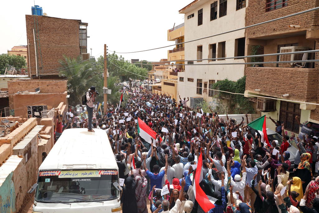Exigen gobierno civil a junta militar en Sudán. Noticias en tiempo real