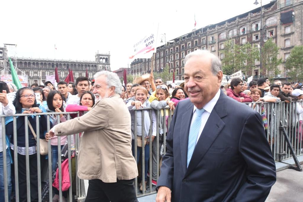 Carlos Slim llega al Zócalo capitalino para escuchar mensaje de AMLO. Noticias en tiempo real