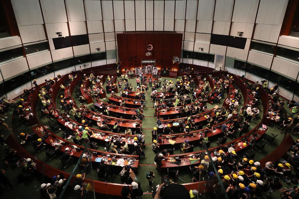 Parlamento de Hong Kong cerrará dos semanas tras daños por asalto. Noticias en tiempo real