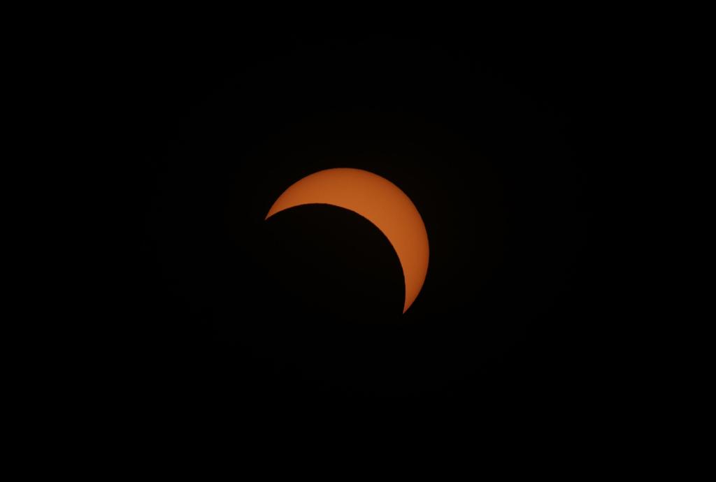 Eclipse comienza a oscurecer el sol en Chile. Noticias en tiempo real