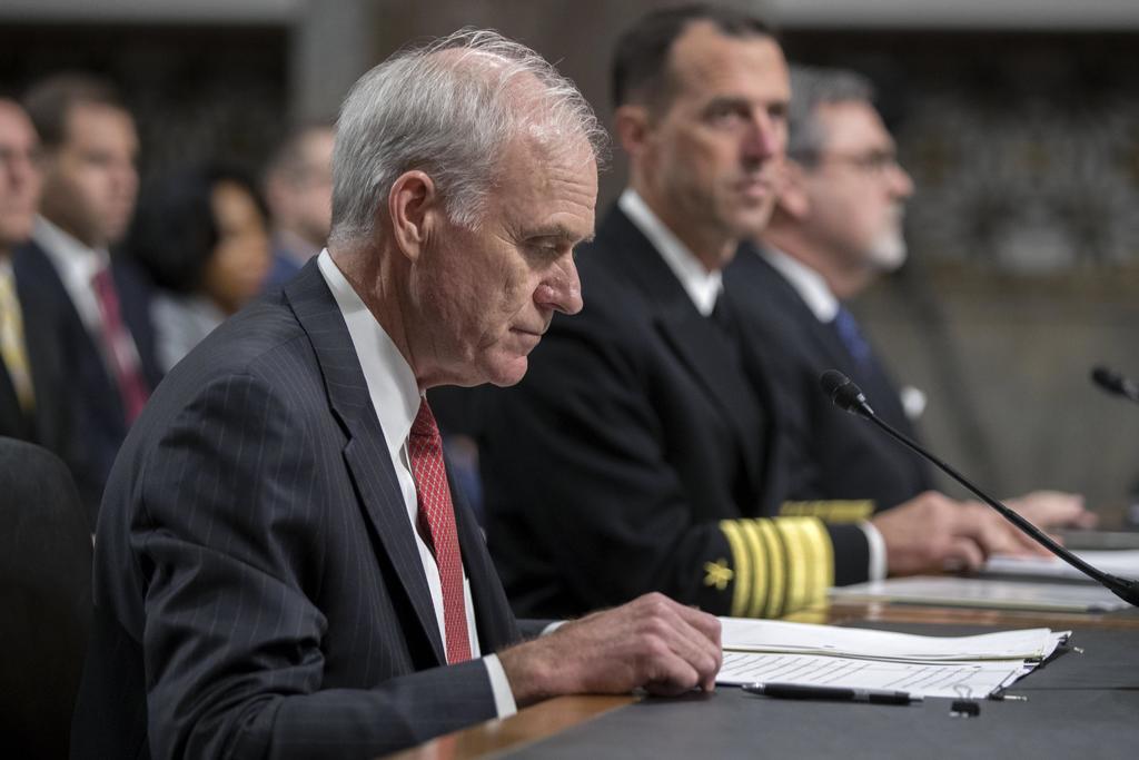 Almirante elegido para dirigir Marina de EUA se retira. Noticias en tiempo real