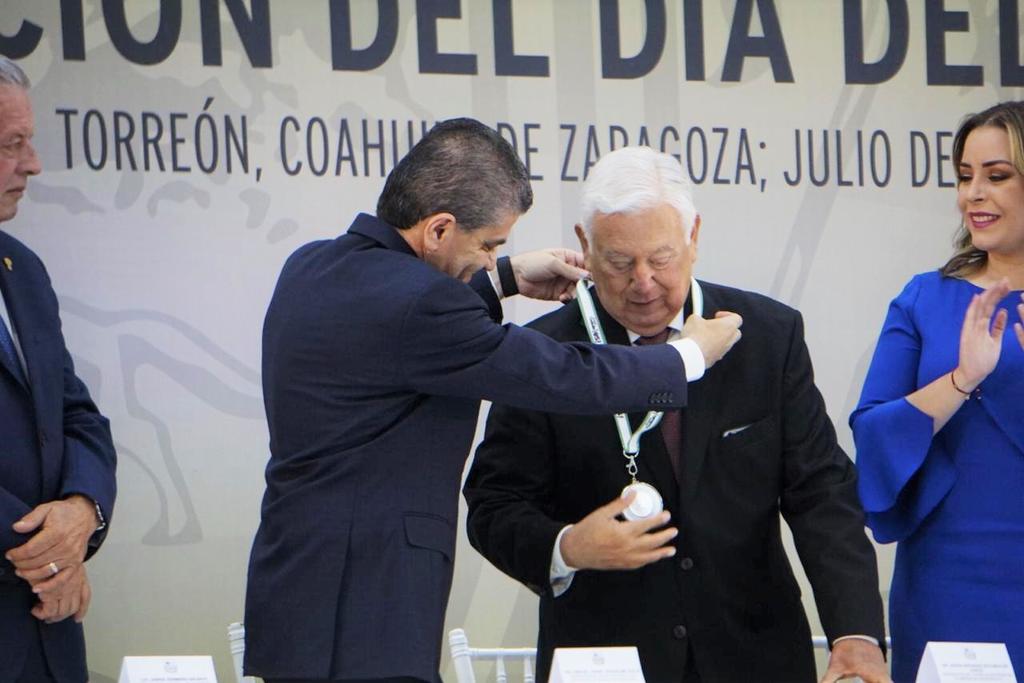 Celebran Día del Abogado en Torreón reconociendo a varios de ellos. Noticias en tiempo real