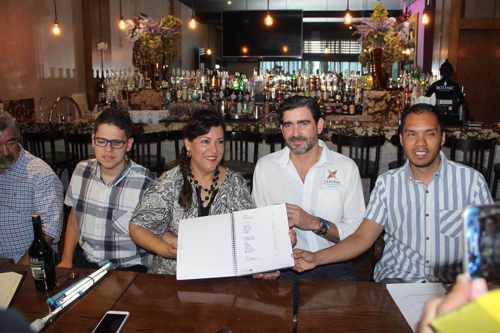 Se suman negocios a menús en braille