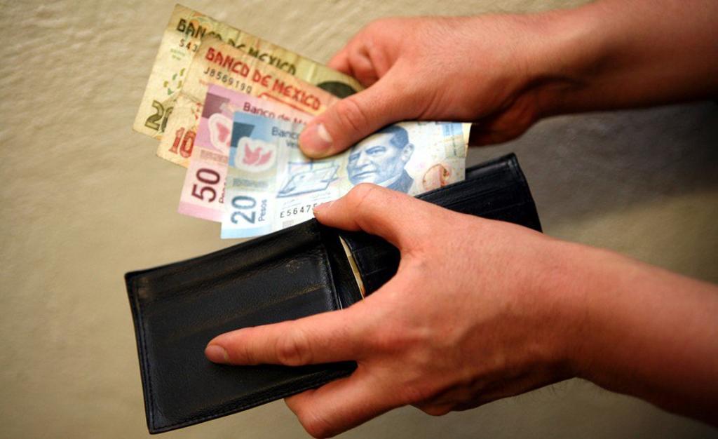 Proponen aumento de 17 pesos al salario mínimo cada semestre. Noticias en tiempo real