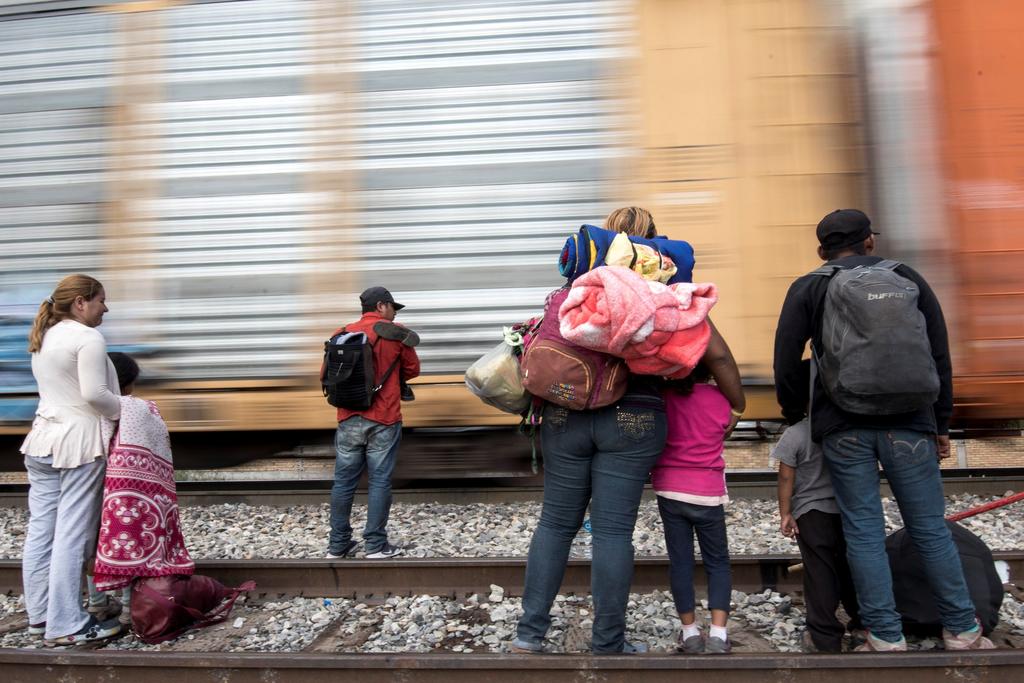 Cada vez más familias de migrantes intentan llegar a EUA. Noticias en tiempo real