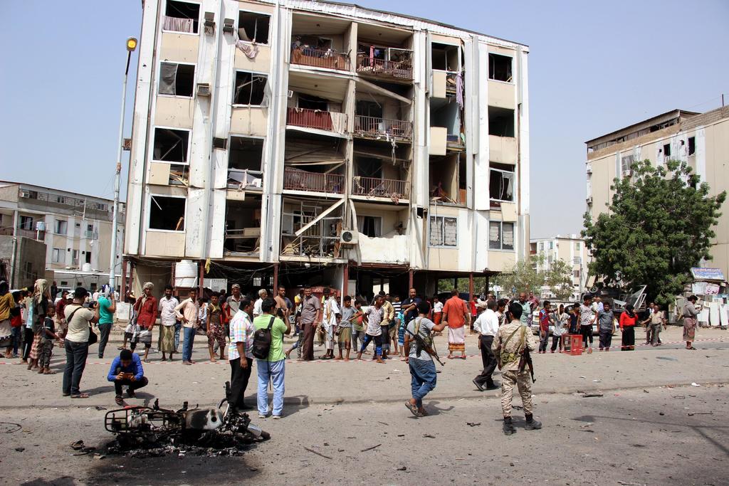 Ataques a campo militar y unidad policial dejan 49 muertos en Yemen. Noticias en tiempo real