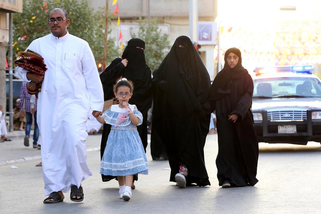 Mujeres sauditas ya pueden viajar sin pedir permiso. Noticias en tiempo real