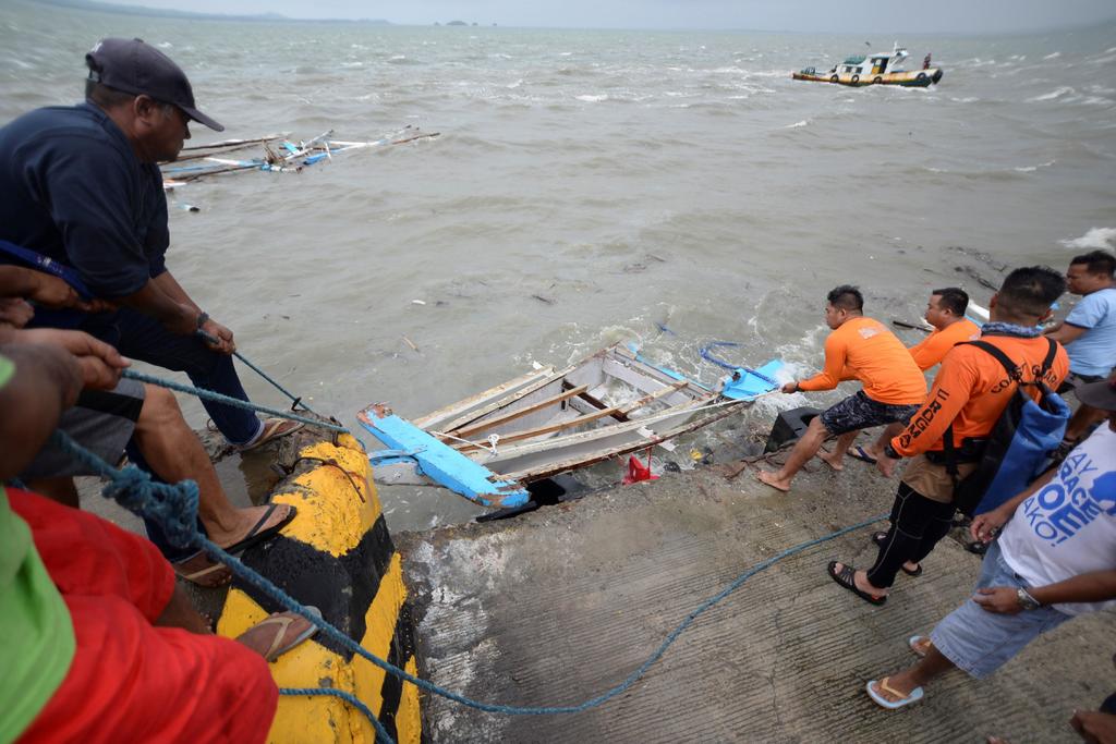 Aumentan a 31 los muertos por tres naufragios en el centro de Filipinas. Noticias en tiempo real