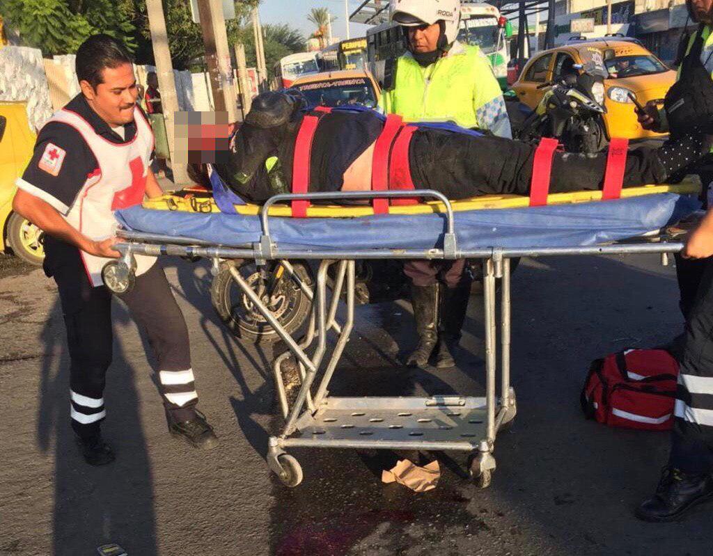 Embisten a motociclista en calles del Centro de Torreón. Noticias en tiempo real