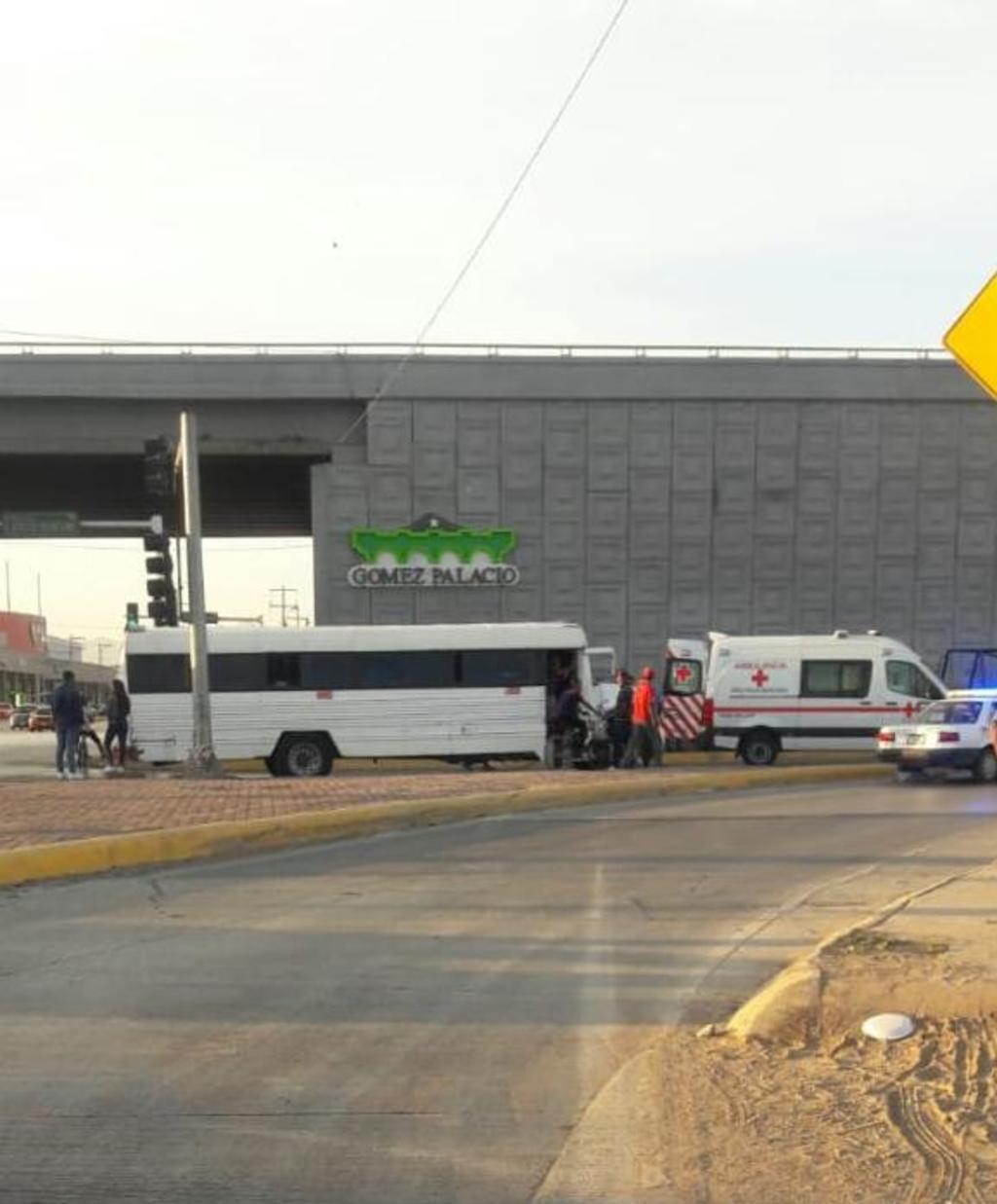 Arrollan a mujer que esperaba en camión en Gómez Palacio. Noticias en tiempo real
