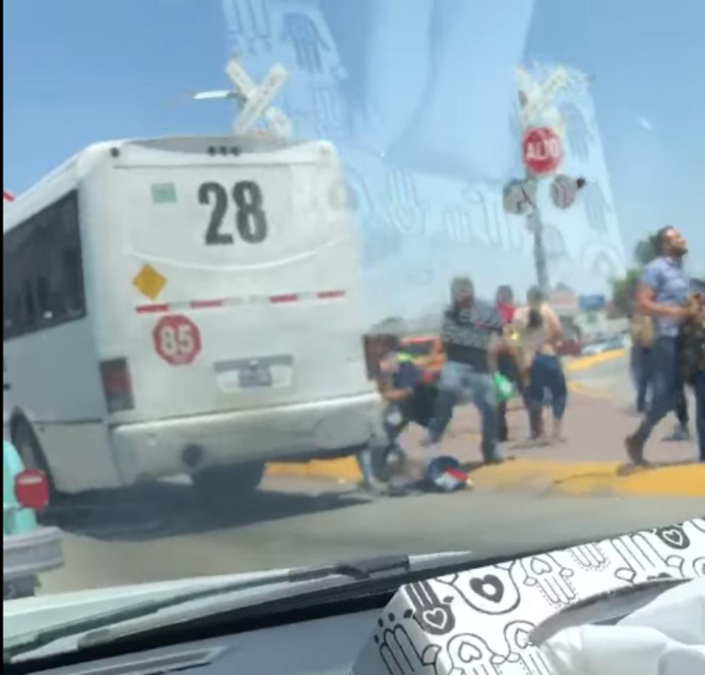 Chofer de autobús arriesga la vida de sus pasajeros en Gómez Palacio. Noticias en tiempo real