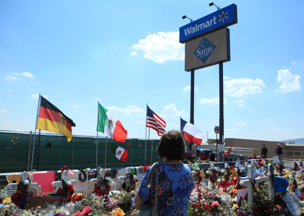 Policía de El Paso busca a héroe de tiroteo en Walmart. Noticias en tiempo real