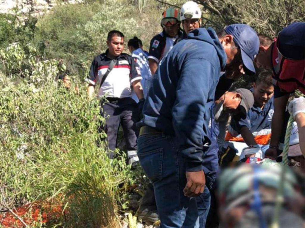 Mueren siete personas al caer a barranco en Hidalgo. Noticias en tiempo real
