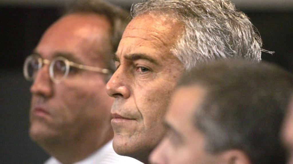 Epstein pasó últimos días en extensas reuniones con sus abogados. Noticias en tiempo real