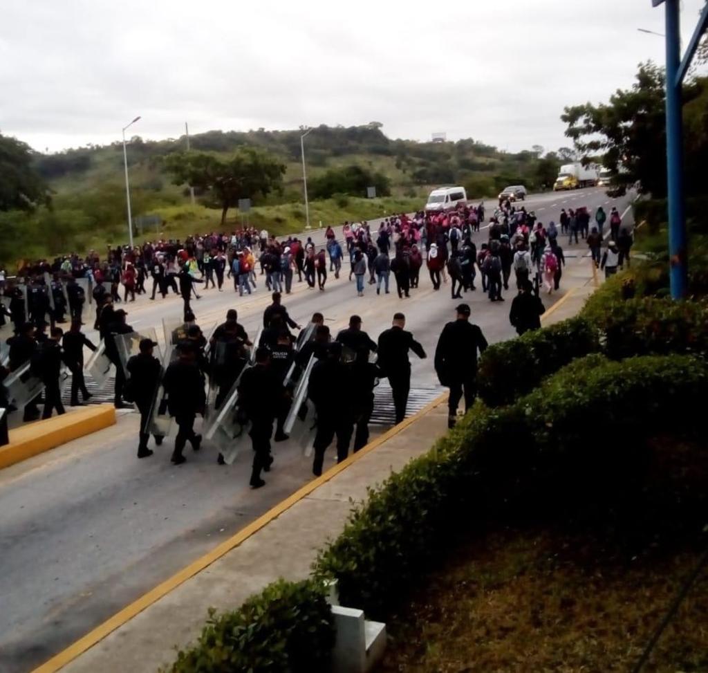 Desalojan caseta tomada por normalistas en Chiapas. Noticias en tiempo real