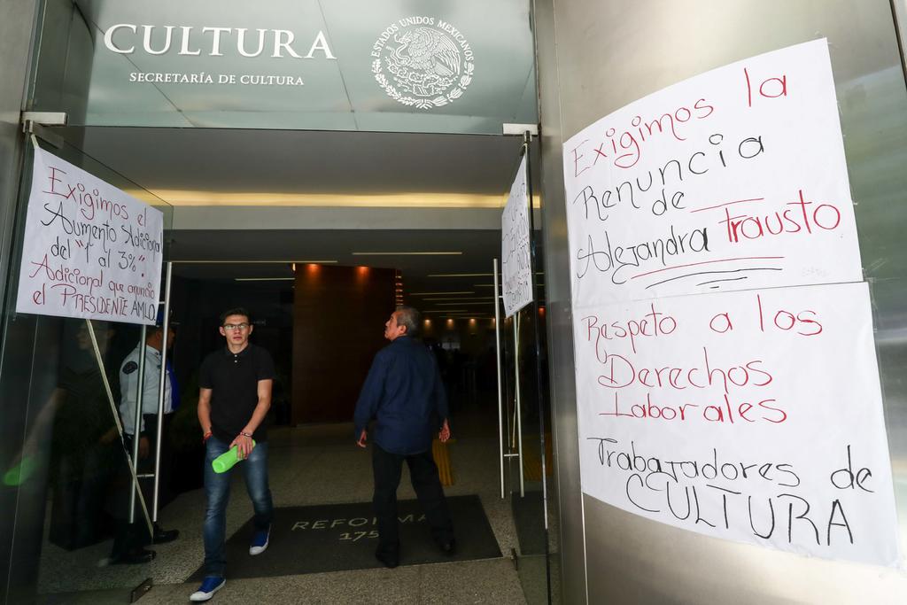 Se manifiestan trabajadores del sector cultural en Reforma. Noticias en tiempo real
