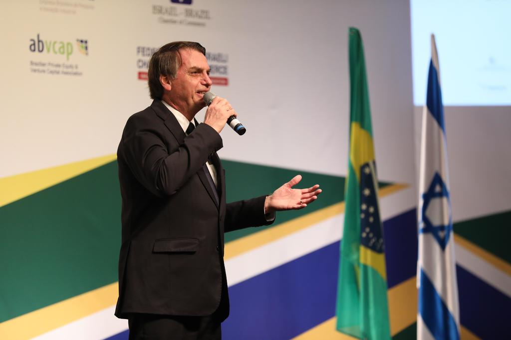 Alerta Bolsonaro a militares de una guerra de información sobre la Amazonia. Noticias en tiempo real
