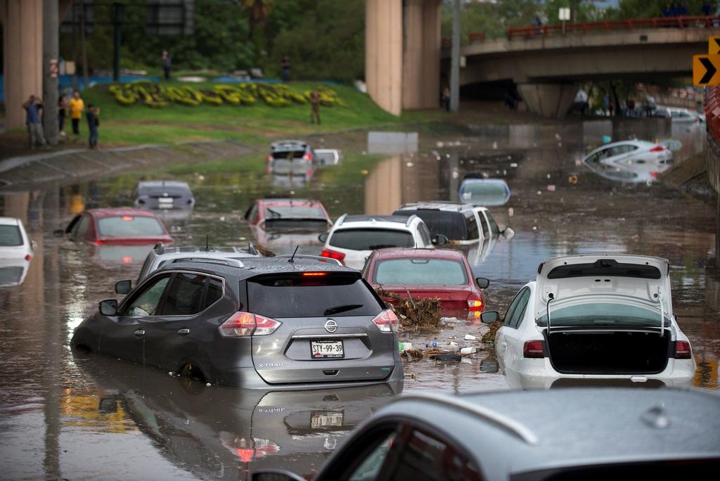 Intensa lluvia provoca inundaciones en zona metropolitana de Monterrey. Noticias en tiempo real